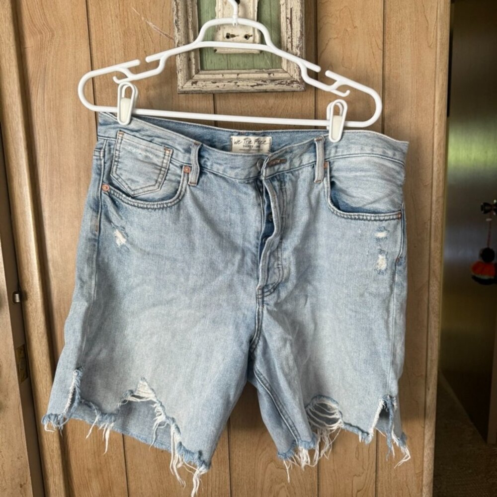 Free People “Sequoia” denim boyfriend shorts- Size 31 - Picture 2 of 9